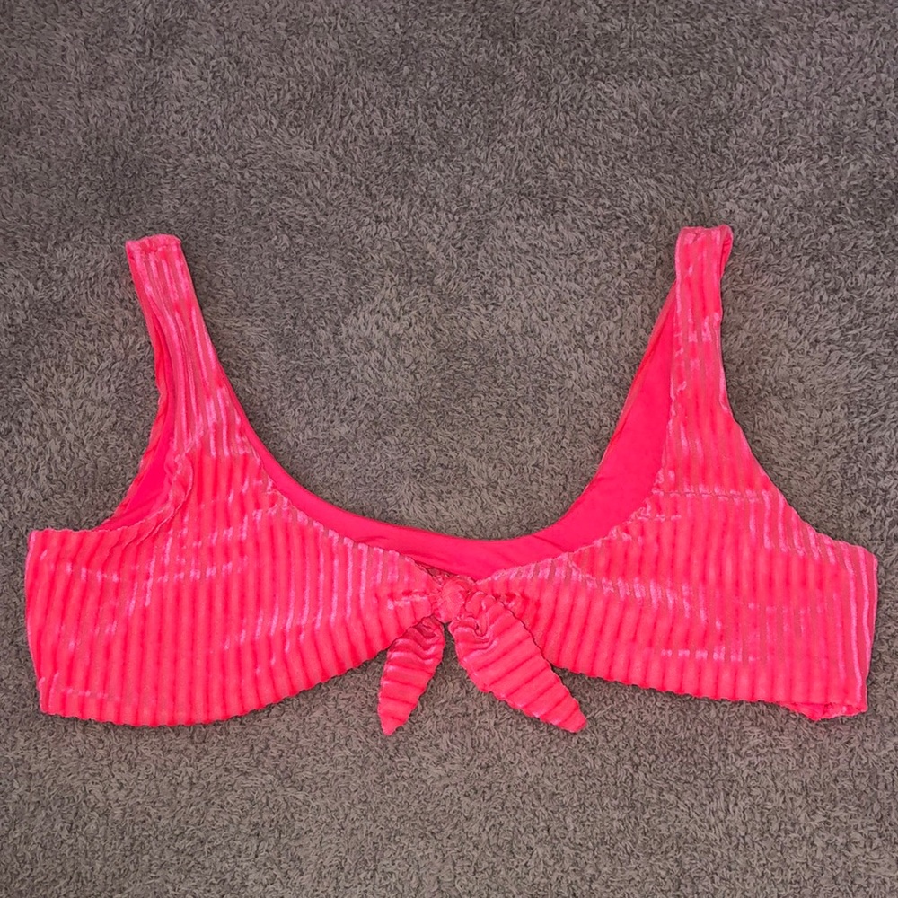 Pink front tie dippin’ daisy’s swim top